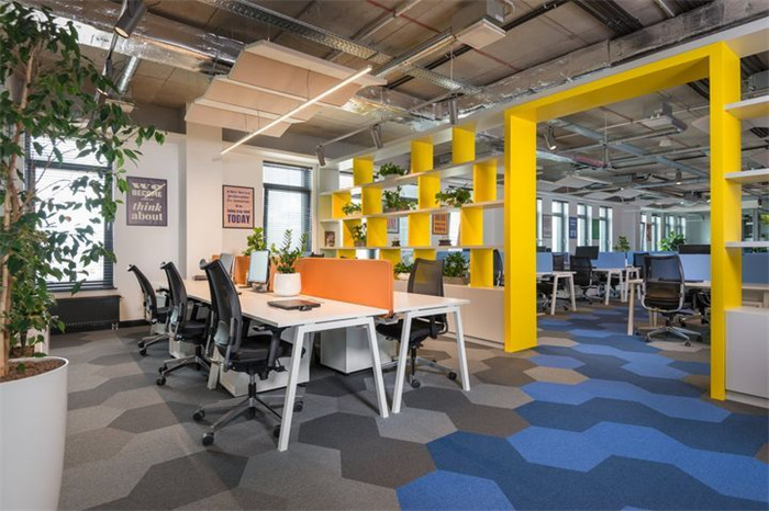 2021年上海時尚現(xiàn)代簡約辦公室裝修案例